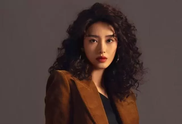 《爱情没有神话》周媚跳楼成剧情转折点，何韩隐瞒诀别电话引爆林展翘信任危机 _ 情报图