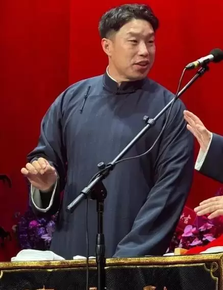 烧饼凭“刘直”引爆《低智商犯罪》热度破7500，跨界喜剧表现成全剧记忆点 _ 资讯配图