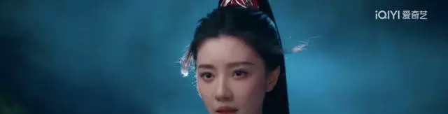 任嘉伦《佳偶天成》白发战损造型出圈,剧情逻辑遭观众集中质疑 _ 资讯配图 任嘉伦《佳偶天成》白发战损造型出圈,剧情逻辑遭观众集中质疑 _ 资讯配图