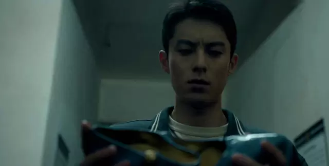 《黑夜告白》预告揭630案翻案关键：蓝色高跟鞋实为红色伪装 _ 细节速览
