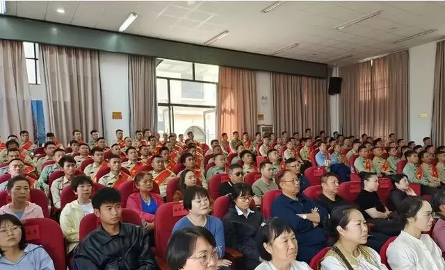 《英雄无声》定档4月29日，爱奇艺优酷同步上线 _ 资讯配图